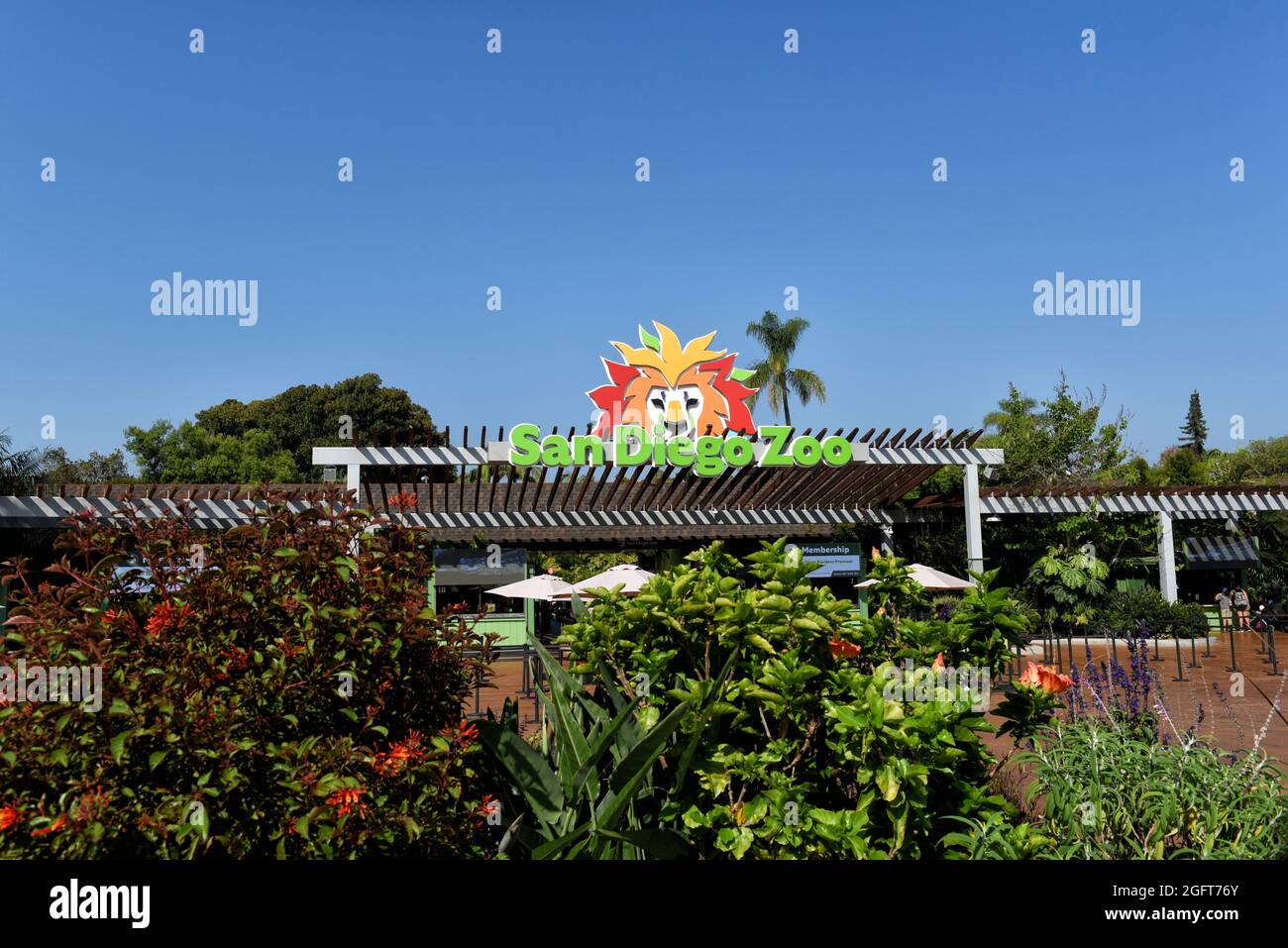 SAN DIEGO , KALIFORNIEN - 25 AUG 2021: San Diego Zoo Haupteingang im Balboa Park. Stockfoto