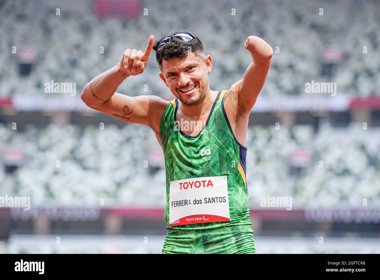 TOKIO, JAPAN. August 2021. Petrucio Ferreira des Santos (BRA) tritt am Freitag, den 27. August 2021 in TOKIO, JAPAN, in menÕs 100m - T47 bei den Leichtathletik-Vorläufen und Finals der Paralympischen Spiele von Tokio 2020 im Olympiastadion an. Kredit: Taka G Wu/Alamy Live Nachrichten Stockfoto