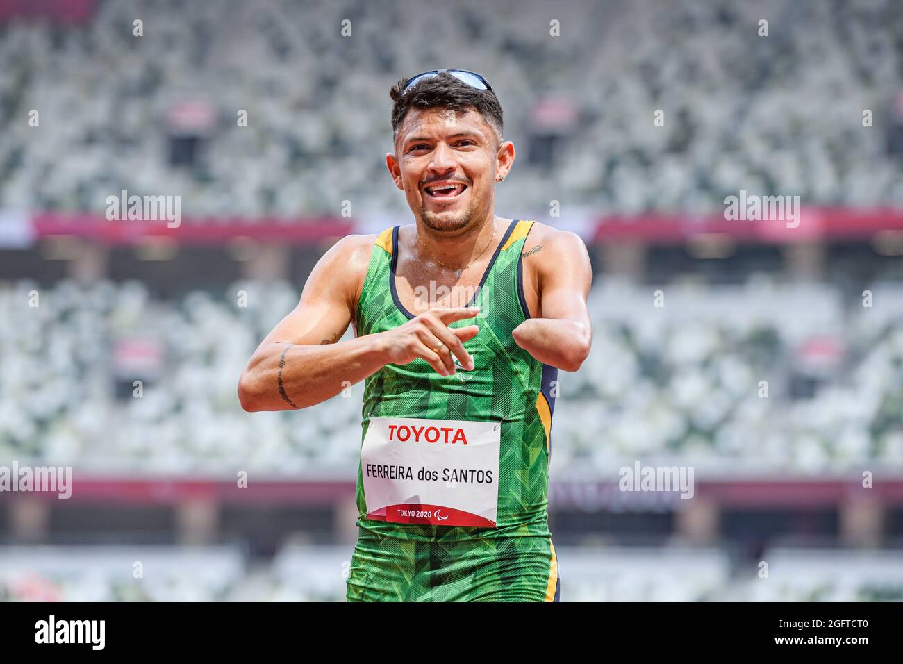TOKIO, JAPAN. August 2021. Petrucio Ferreira des Santos (BRA) tritt am Freitag, den 27. August 2021 in TOKIO, JAPAN, in menÕs 100m - T47 bei den Leichtathletik-Vorläufen und Finals der Paralympischen Spiele von Tokio 2020 im Olympiastadion an. Kredit: Taka G Wu/Alamy Live Nachrichten Stockfoto