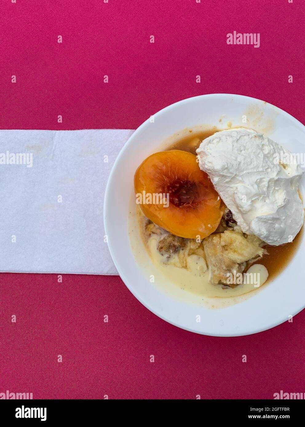 West Virginia, Bread Pudding und Peach Dessert. Stockfoto