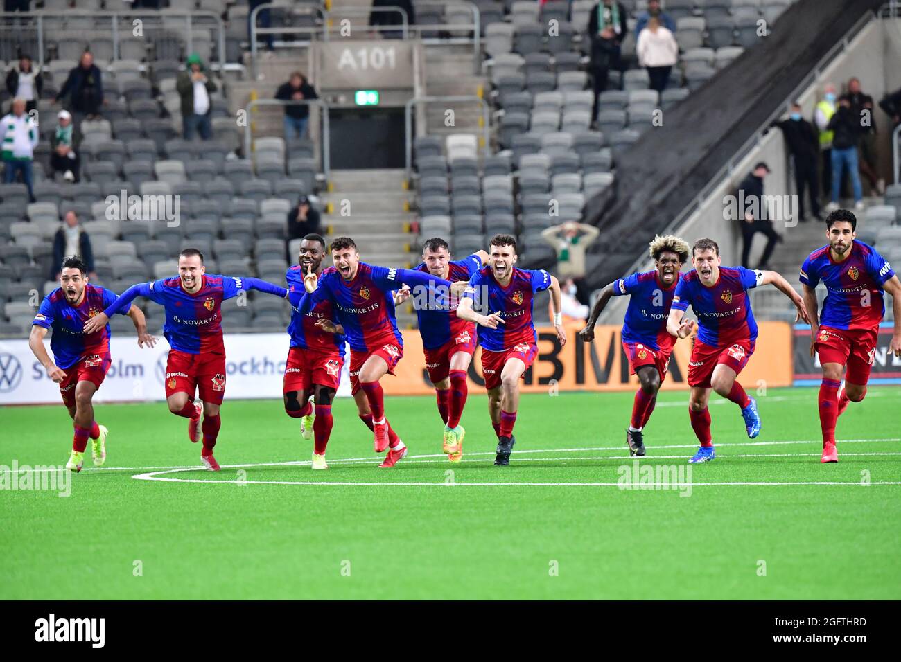 Basler Spieler feiern nach dem Sieg über Hammarby, WENN sie das Play-offs-Spiel der UEFA European Conference League zwischen Hammarby IF und dem FC Basel am 26. August 2021 in der Tele2 Arena in Stockholm, Schweden, mit Strafen belegt haben. Foto: Jonas Ekstromer / TT kod 10030 Stockfoto