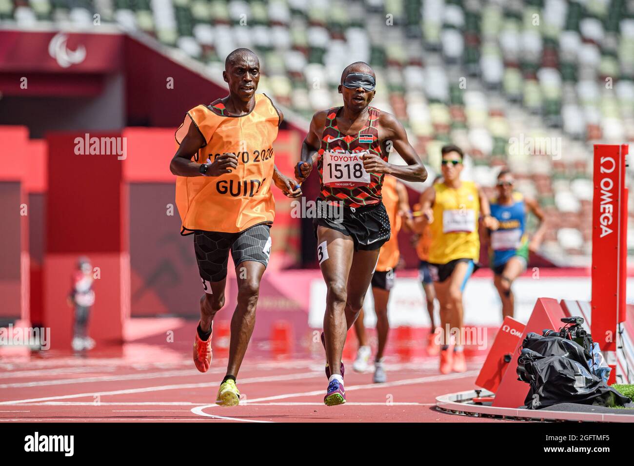 TOKIO, JAPAN. August 2021. Der Kenianer BII Wilson tritt am Freitag, den 27. August 2021 in TOKIO, JAPAN, im Leichtathletik-Finale der Paralympischen Spiele von Tokio 2020 im Finale der Männer im 5000 m-T11 im Olympiastadion an. Kredit: Taka G Wu/Alamy Live Nachrichten Stockfoto