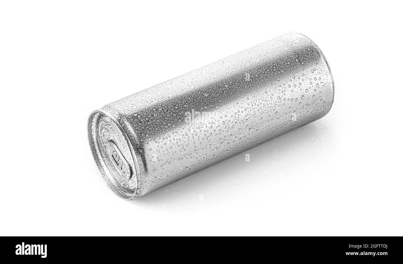 Schablone einer silbernen leeren Dose mit Tropfen, AluminiumDose mit Alkohol und Wasserkondensat, für Präsentationsgestaltung. Isoliert auf weiß Stockfoto