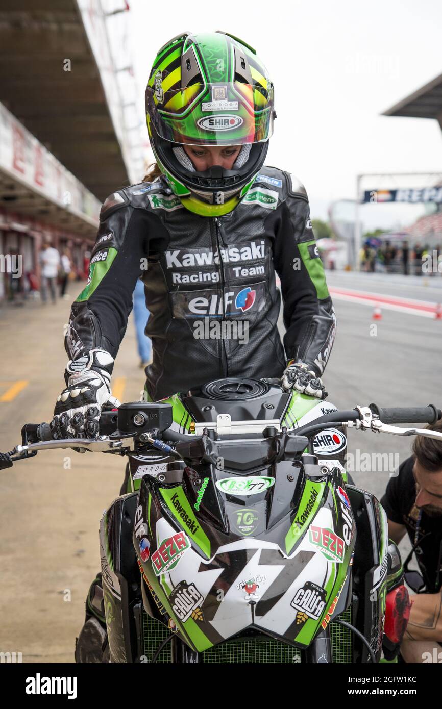 CIRCUIT DE CATALUNYA, SPANIEN - 15. Jun 2016: Ein Fahrer bei der katalanischen Meisterschaft des Motorradfahrens auf dem Circuit Catalunya, Barcelona, Spanien Stockfoto