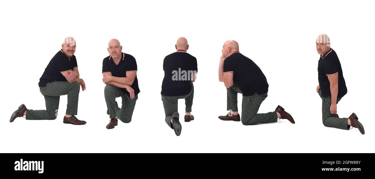 Verschiedene Posen des gleichen Mannes mit seinem Knie auf dem Boden auf weißem Hintergrund ruhen Stockfoto