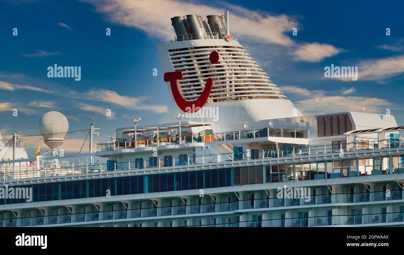 Heraklion, Griechenland - 20. August 2021 - die 'Mein Schiff 5' der Reederei 'TUI Cruises' im Hafen von Heraklion Stockfoto