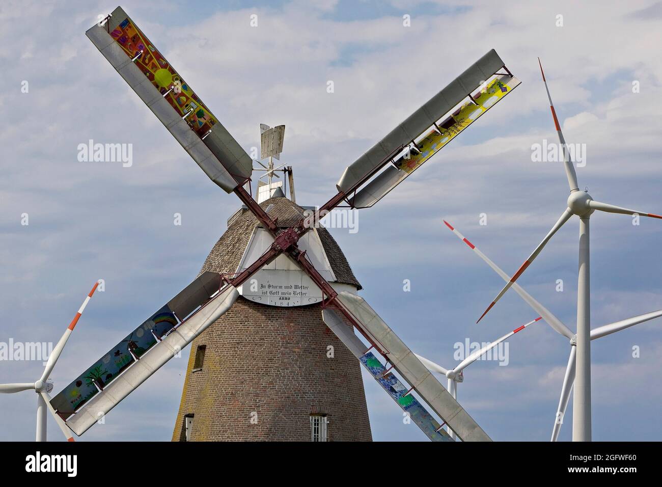 Museum Windmühle in Breberer, Selfkant-Mühlenstraße mit Windrädern, Deutschland, Nordrhein-Westfalen, Niederrhein, Gangelt Stockfoto