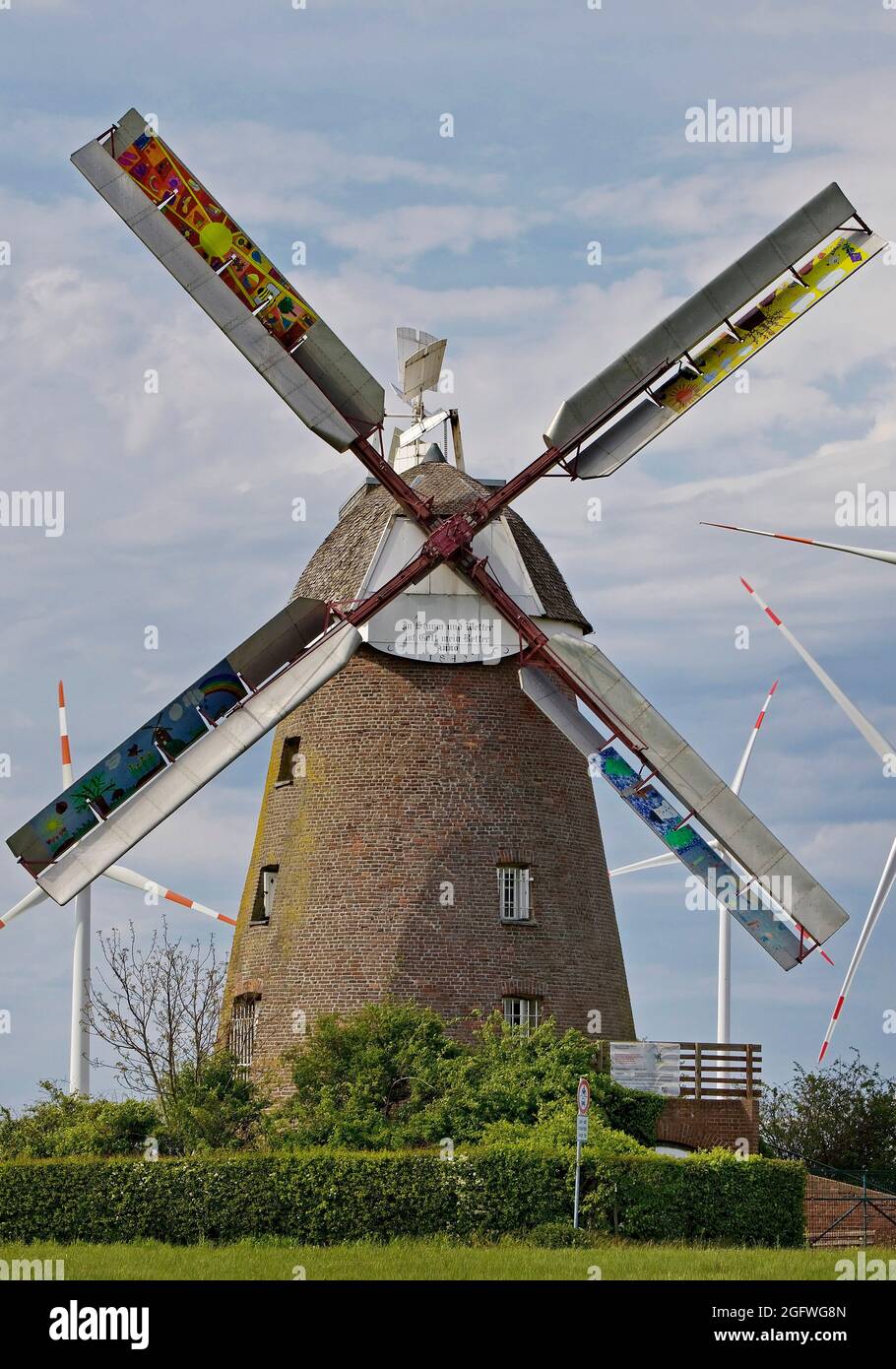 Museum Windmühle in Breberer, Selfkant-Mühlenstraße mit Windrädern, Deutschland, Nordrhein-Westfalen, Niederrhein, Gangelt Stockfoto