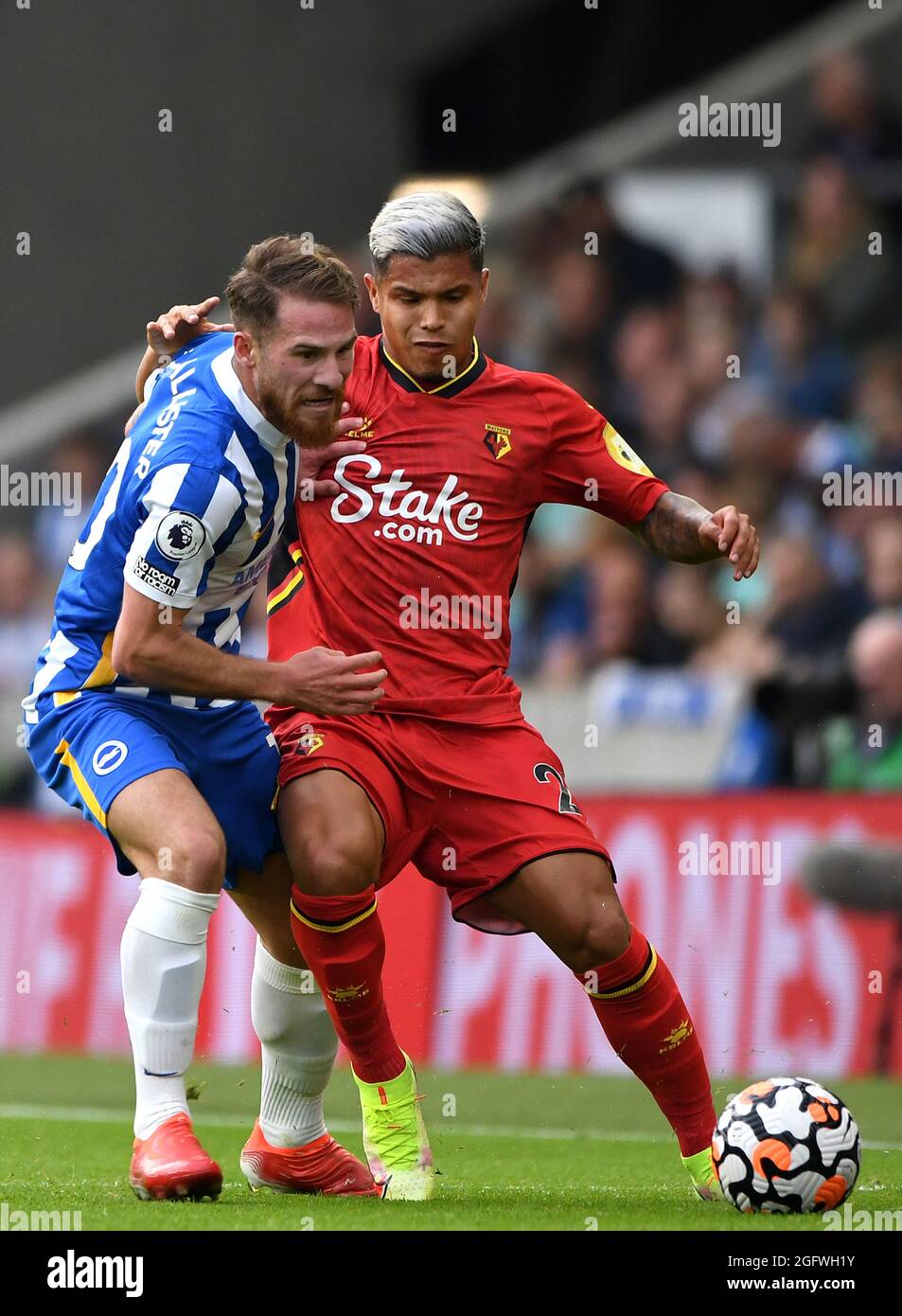 Alexis Mac Allister von Brighton & Hove Albion und Cucho Hernandez von Watford - Brighton & Hove Albion / Watford, Premier League, Amex Stadium, Brighton, Großbritannien - 21. August 2021 nur zur redaktionellen Verwendung – es gelten die Einschränkungen von DataCo Stockfoto