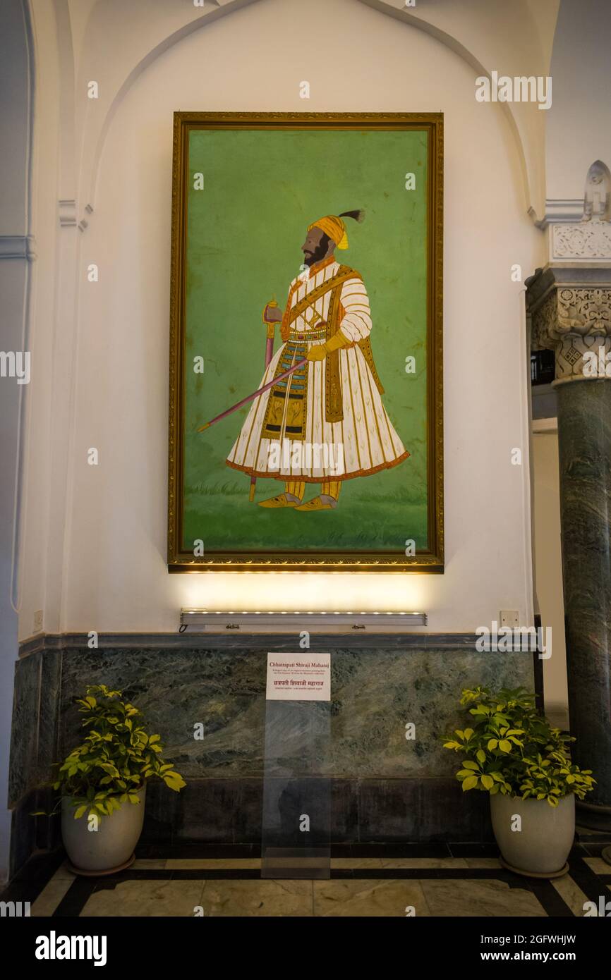 Porträt von Chhatrapati Shivaji Maharaj am Eingang des Chhatrapati Shivaji Maharaj Vastu Sangrahalaya oder Prinz von Wales Museum in Mumbai, Indien Stockfoto