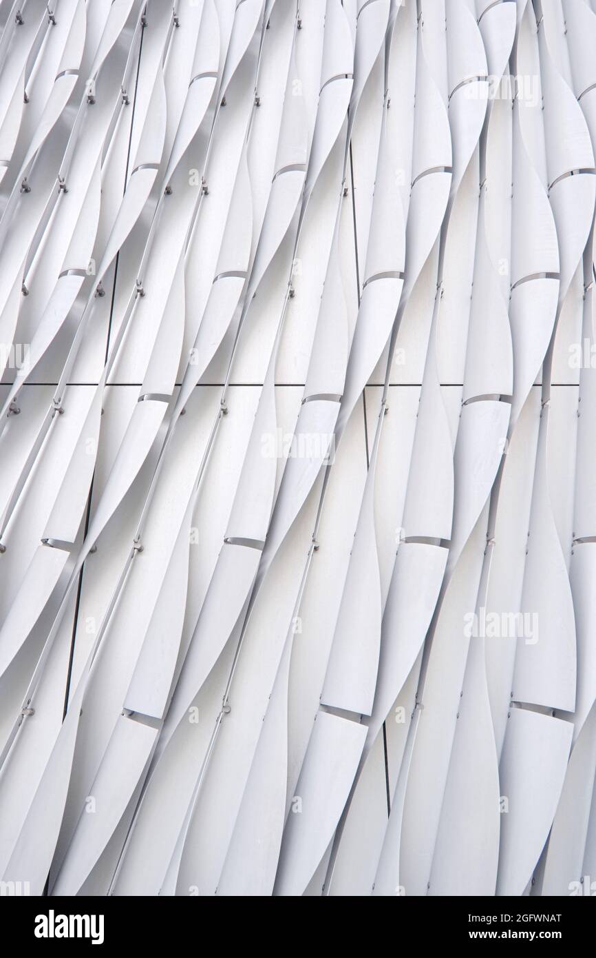 Große Architektur: Fassade Ripples Außenwand Design Stockfoto