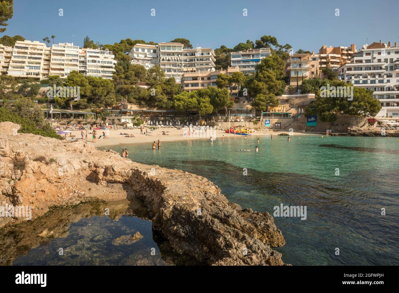 Berlin, Mallorca, Spanien. August 2021. Strandleben am Strand von Illetes auf Mallorca (Foto: © John-Patrick Morarescu/ZUMA Press Wire) Stockfoto
