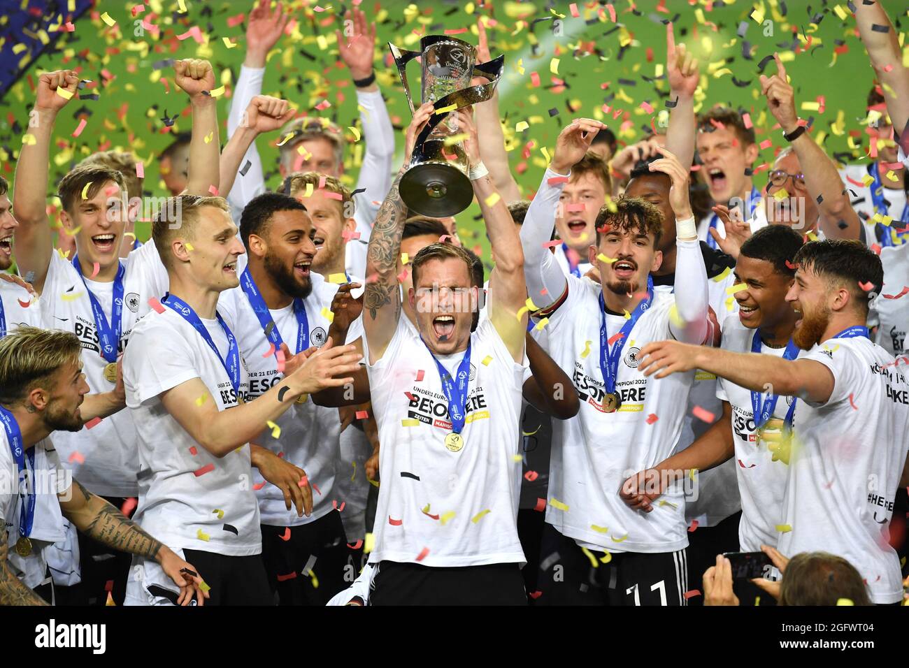 Ljubljana, Slowenien. August 2021. David RAUM, bevor er in die Führungsmannschaft der Fußballnationalmannschaft berufen wurde. Archivfoto; Teamfoto, Team, Team, Teamfoto David RAUM (GER) mit der Trophäe, Tasse, Trophäe, Jubel, Freude, Begeisterung, Preisverleihung. Deutschland-Portugal 1-0, Fußball U-21, FINALE UEFA Under21 Europameisterschaft 2021 in Ungarn/Slowenien am 06.06.2021 in Ljubljana, Stozice Stadium. â Credit: dpa/Alamy Live News Stockfoto