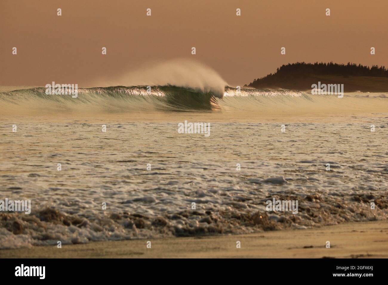 Wellen krachen am Martinique Beach Stockfoto