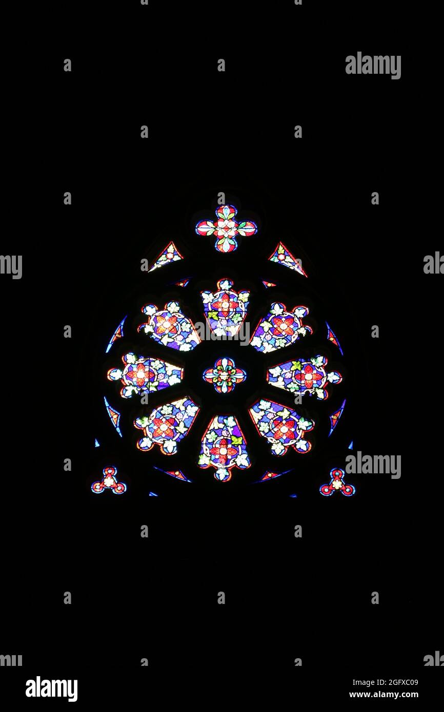 Buntglasfenster in Eglise de la Redemption in Lyon, Frankreich. Stockfoto