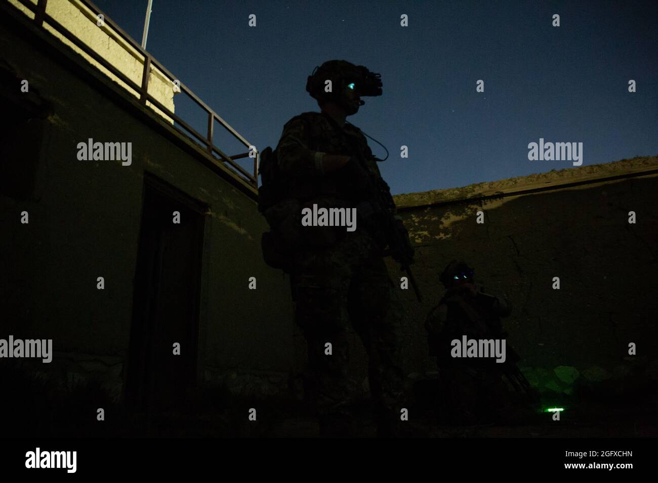 Mitglieder der US-Spezialeinsatzkräfte führen Kampfeinsätze zur Unterstützung der Operation Resolute Support (RS) in Nordostafghanistan durch, April 2019. RS ist eine von der NATO geführte Mission, um die afghanischen nationalen Verteidigungs- und Sicherheitskräfte und -Institutionen auszubilden, zu beraten und zu unterstützen. (USA Armee-Foto von SPC. Jonathan Bryson) Stockfoto