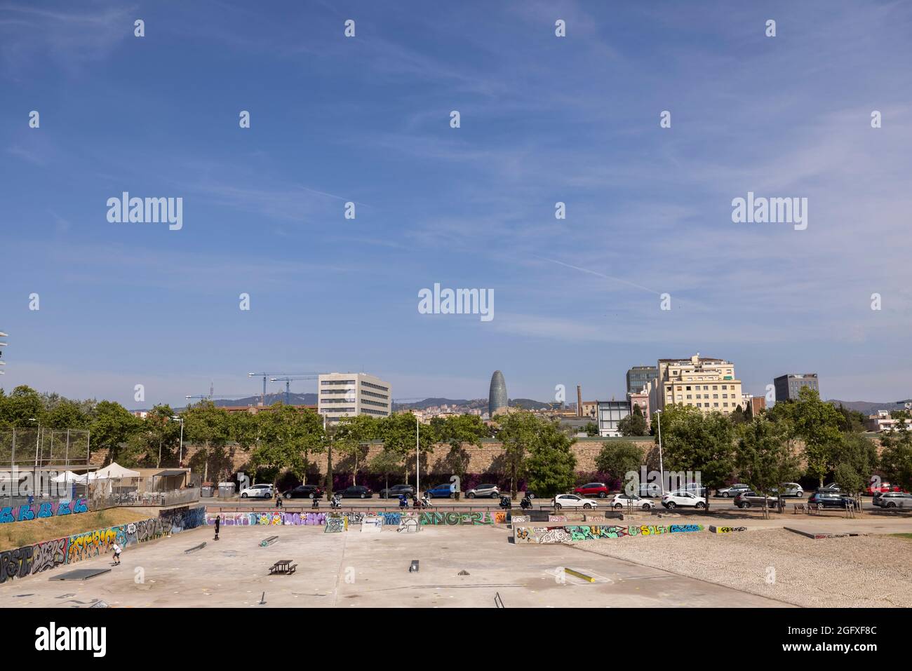 Skatepark in einer städtischen Umgebung Stockfoto