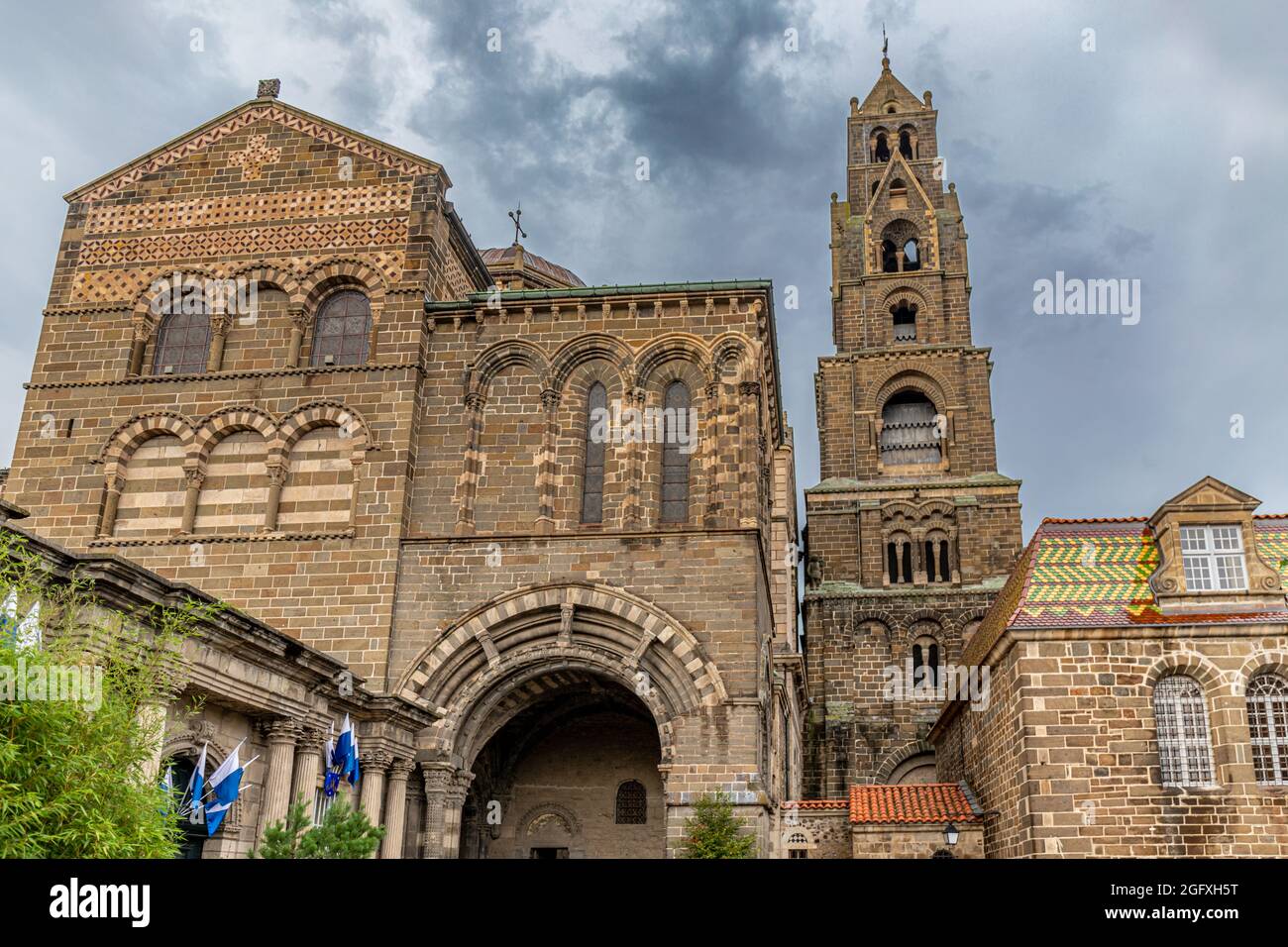 Kathedrale Notre-Dame-du-Puy in Le Puy-en-Velay, Haute-Loire, Auvergne, Massif Central, Frankreich Stockfoto