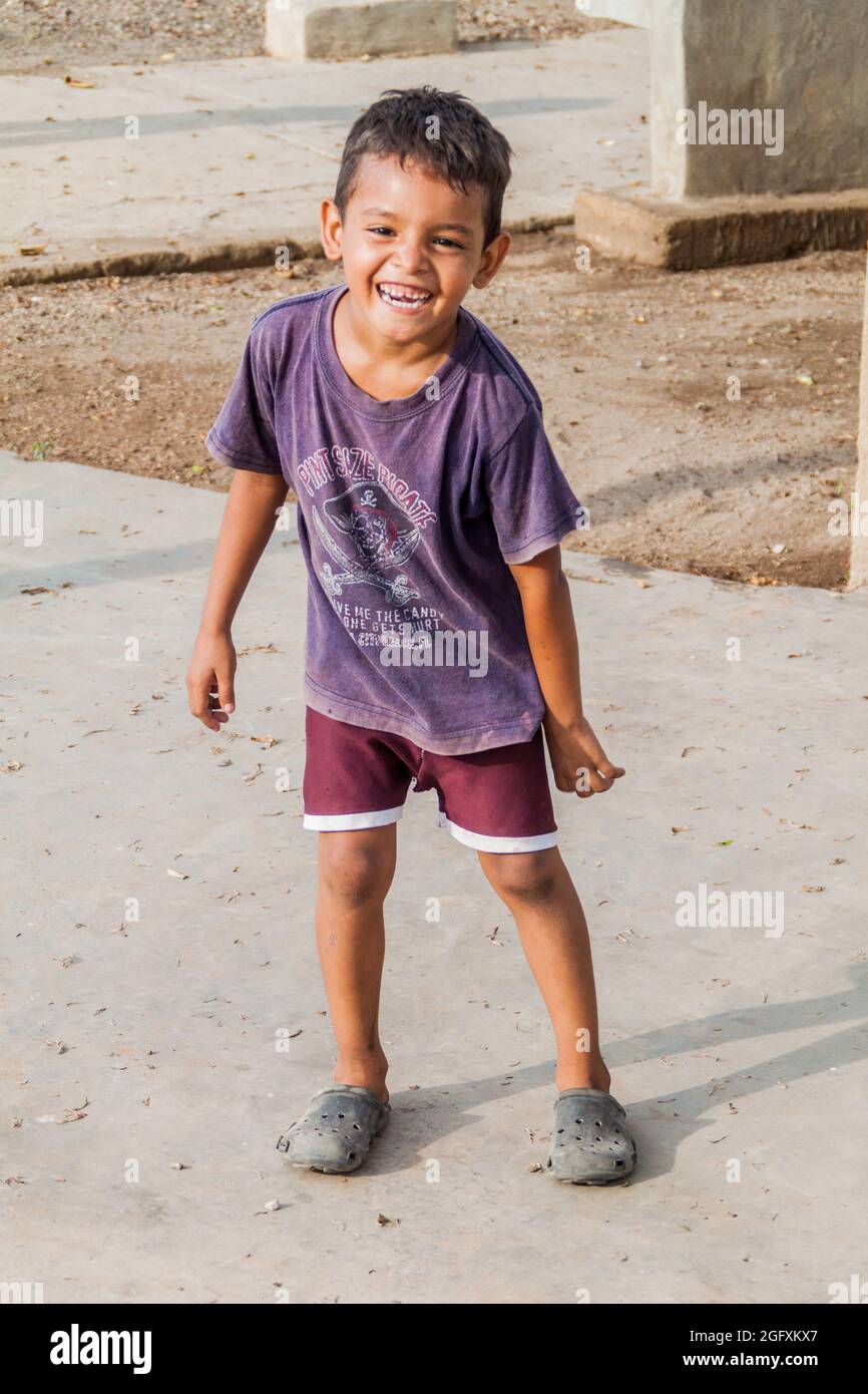 GRANADA, NICARAGUA - 28. APRIL 2016 Einheimischer Junge in Granada Nicaragua Stockfoto