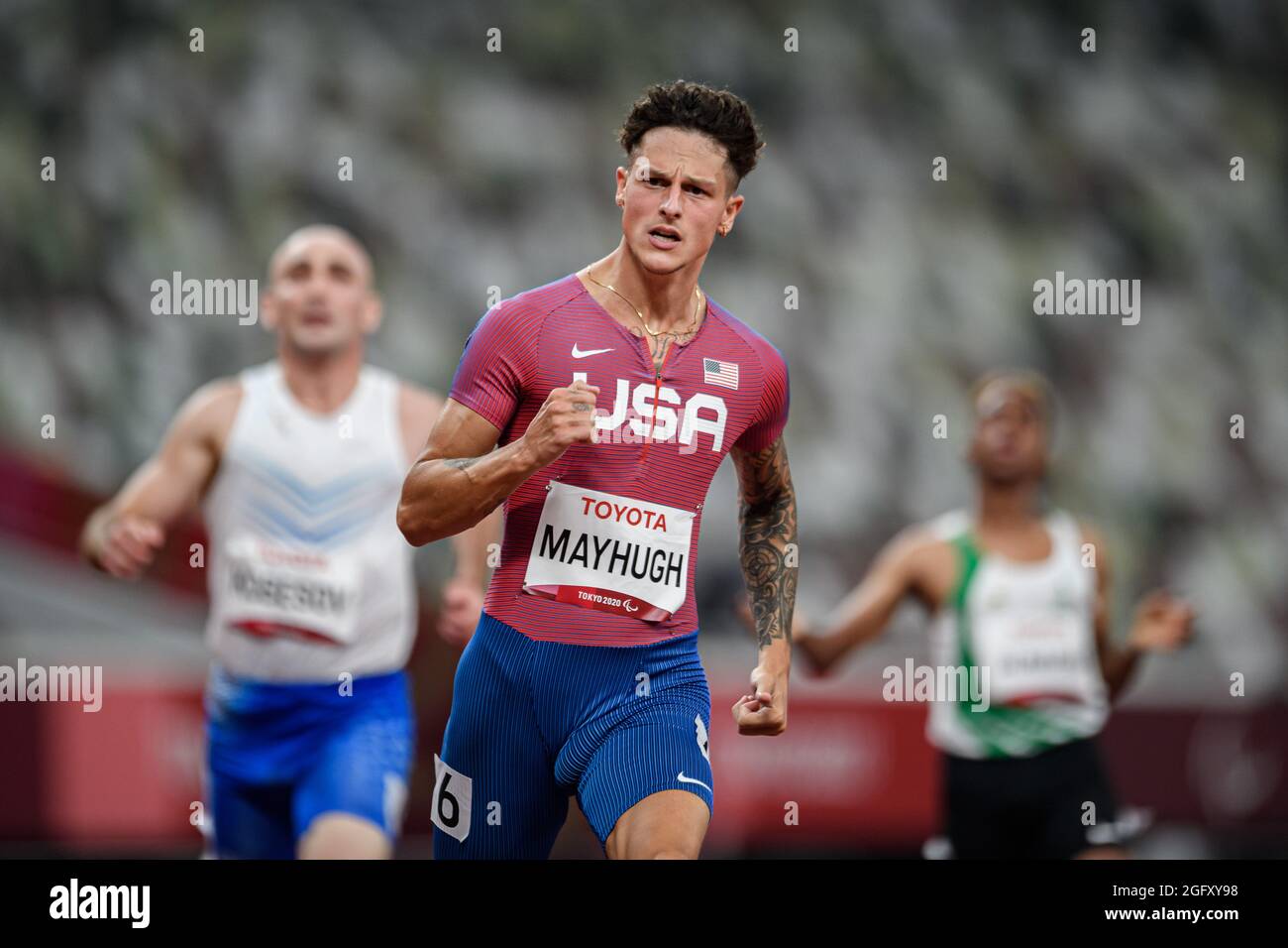 TOKIO, JAPAN. August 2021. Nick Mayhugh feiert am Freitag, den 27. August 2021 in TOKIO, JAPAN, das 100-m-T27-Finale der Männer bei den Leichtathletik-Vorläufen und den Finals der Paralympischen Spiele 2020 in Tokio. Kredit: Taka G Wu/Alamy Live Nachrichten Stockfoto