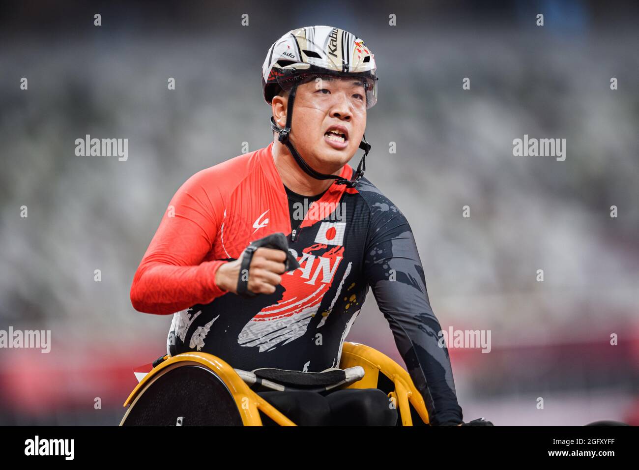 TOKIO, JAPAN. August 2021. Tomoki Sato aus Japan feiert am Freitag, den 27. August 2021 in TOKIO, JAPAN, das 400-m-T52-Finale der Männer bei den Leichtathletik-Vorläufen und den Finals der Paralympischen Spiele von Tokio 2020. Kredit: Taka G Wu/Alamy Live Nachrichten Stockfoto