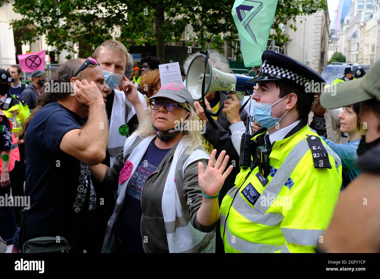 LONDON - 27. AUGUST 2021: Aussterbungsrebellion "Blutgeld"-Klimaprotest in der City of London Stockfoto