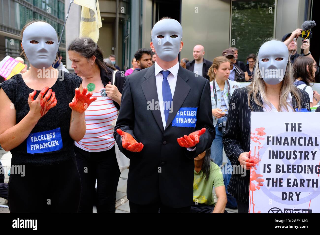 LONDON - 27. AUGUST 2021: Aussterbungsrebellion "Blutgeld"-Klimaprotest in der City of London Stockfoto
