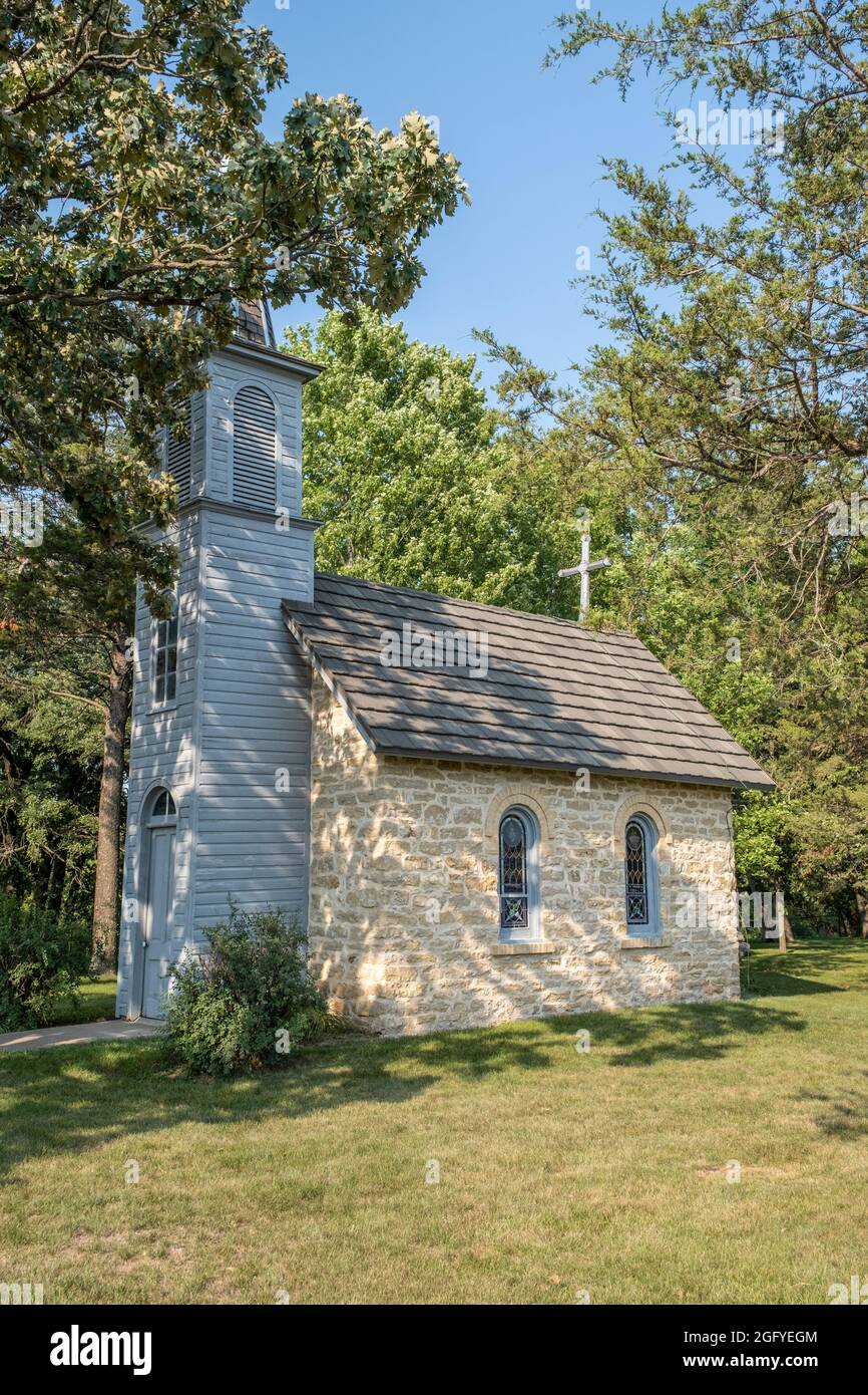 Kapelle des heiligen Antonius von Padua, Winneshiek County, Iowa. Die kleinste Kirche der Welt, 14x20 Fuß, erbaut 1885. Stockfoto