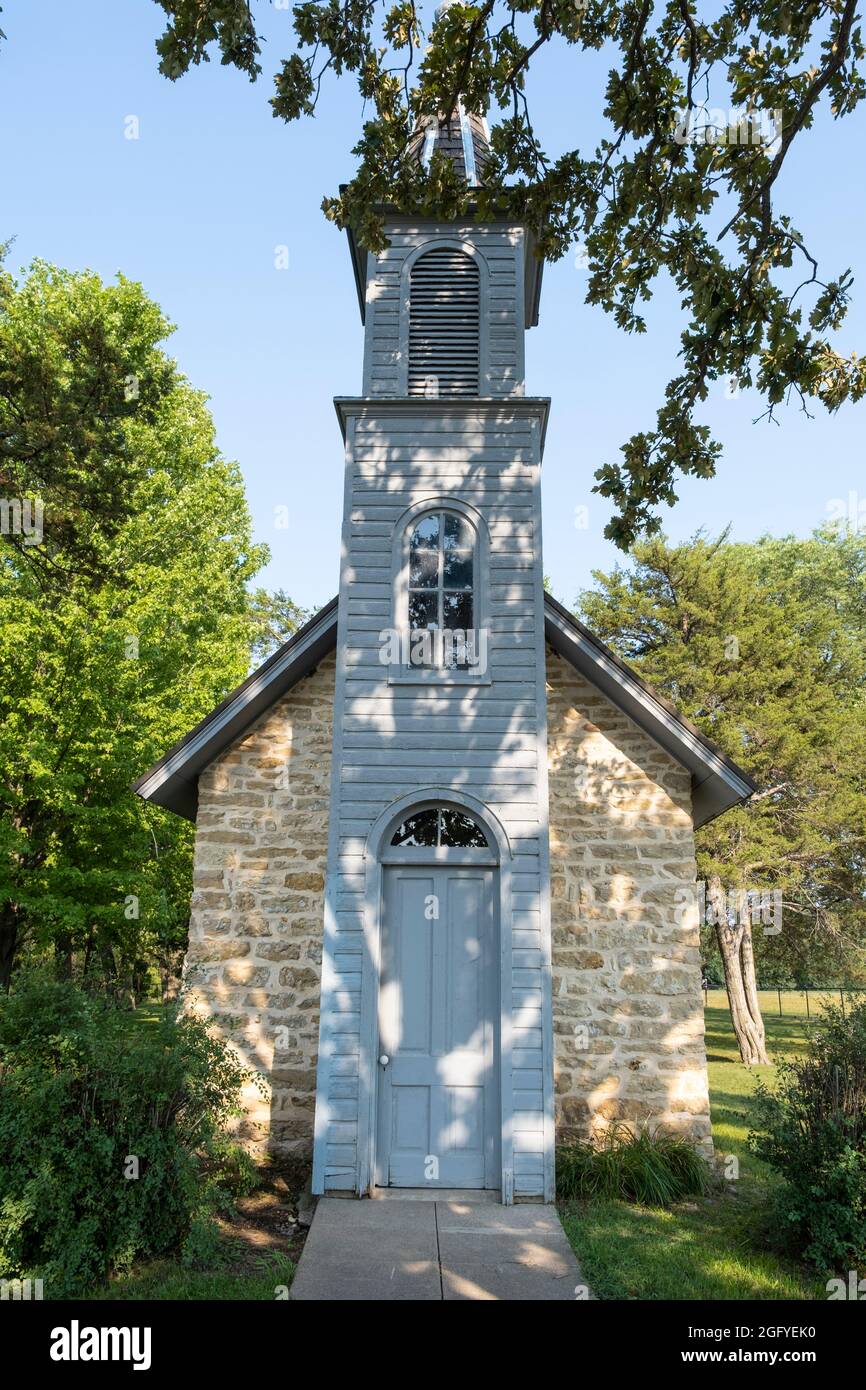 Kapelle des heiligen Antonius von Padua, Winneshiek County, Iowa. Die kleinste Kirche der Welt, 14x20 Fuß, erbaut 1885. Stockfoto