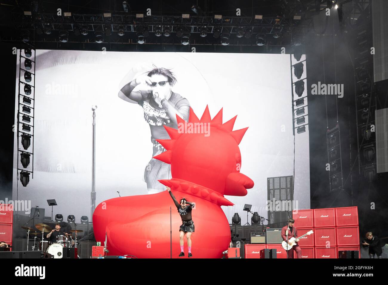 Leeds, Großbritannien. 27. August 2021, Dominic Richard Harrison, professionell bekannt als Yungblud, ist ein englischer Sänger, Songwriter und Schauspieler. At Leeds Festival 2021 Bramham Park Credit: Jason Richardson/Alamy Live News Stockfoto