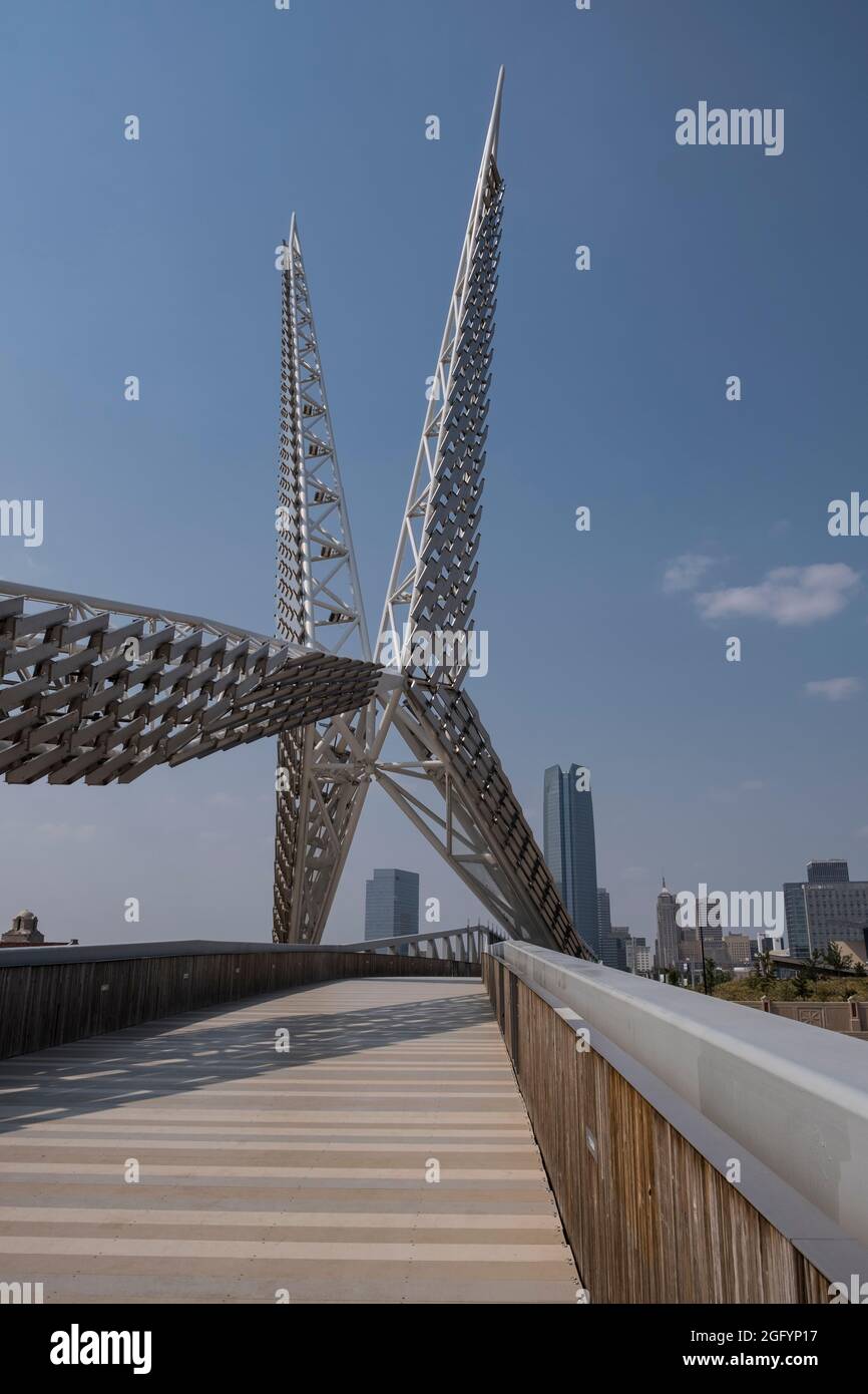 Oklahoma City, Oklahoma. Scissortail Park, Skydance Bridge, Scissortail Bridge, Fertiggestellt 2012. Stockfoto