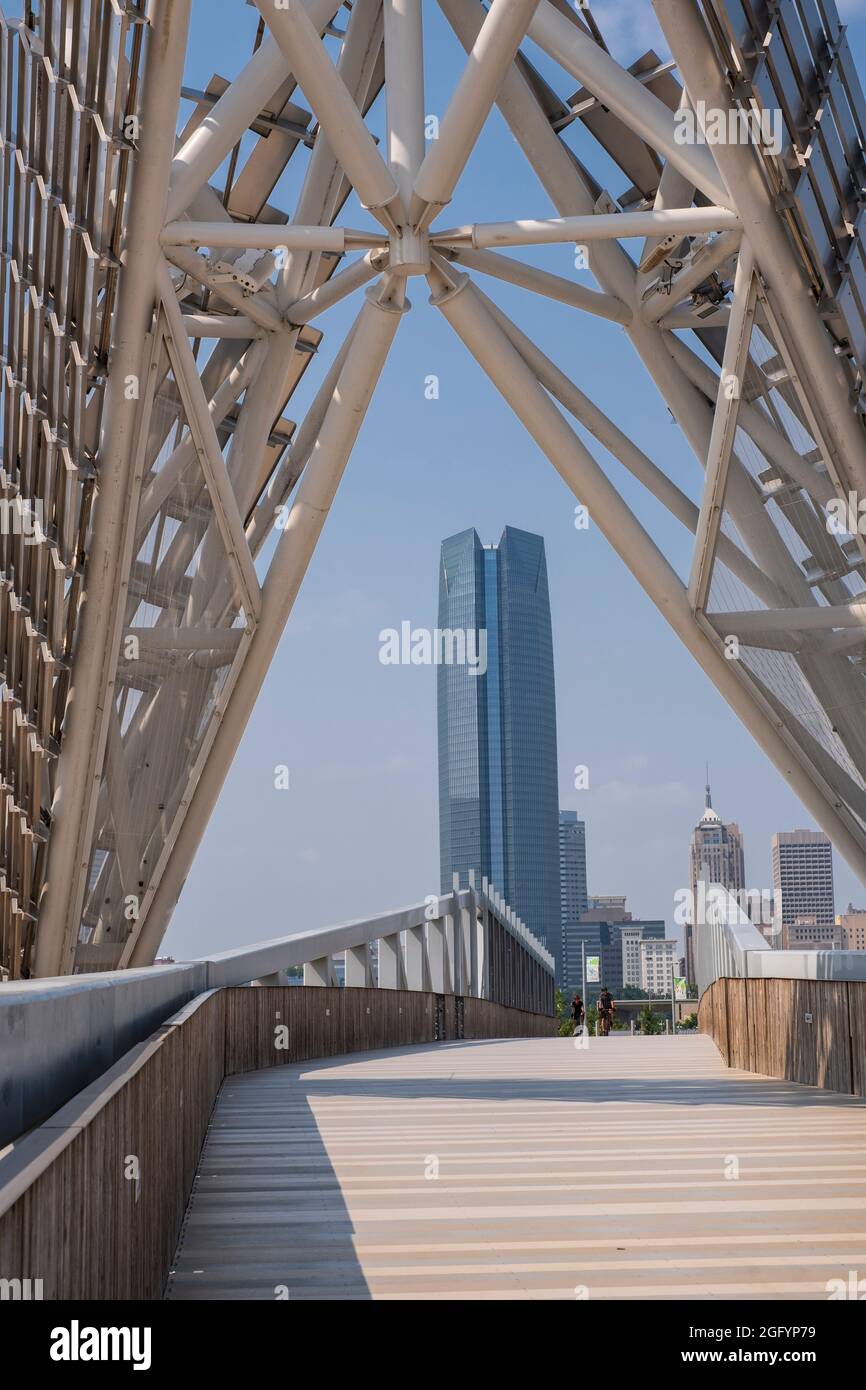 Oklahoma City, Oklahoma. Scissortail Park, Skydance Bridge, Scissortail Bridge, Fertiggestellt 2012. Stockfoto