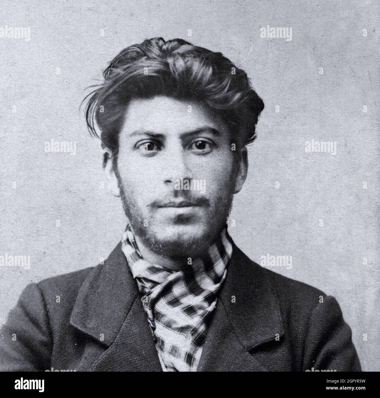 Joseph Vissarionowitsch Dschugaschwili (Stalin) im Jahr 1902. Das Foto wurde von der regionalen Gendarmerie-Abteilung von Batumi aufgenommen. Er war 24 Jahre alt. Stockfoto