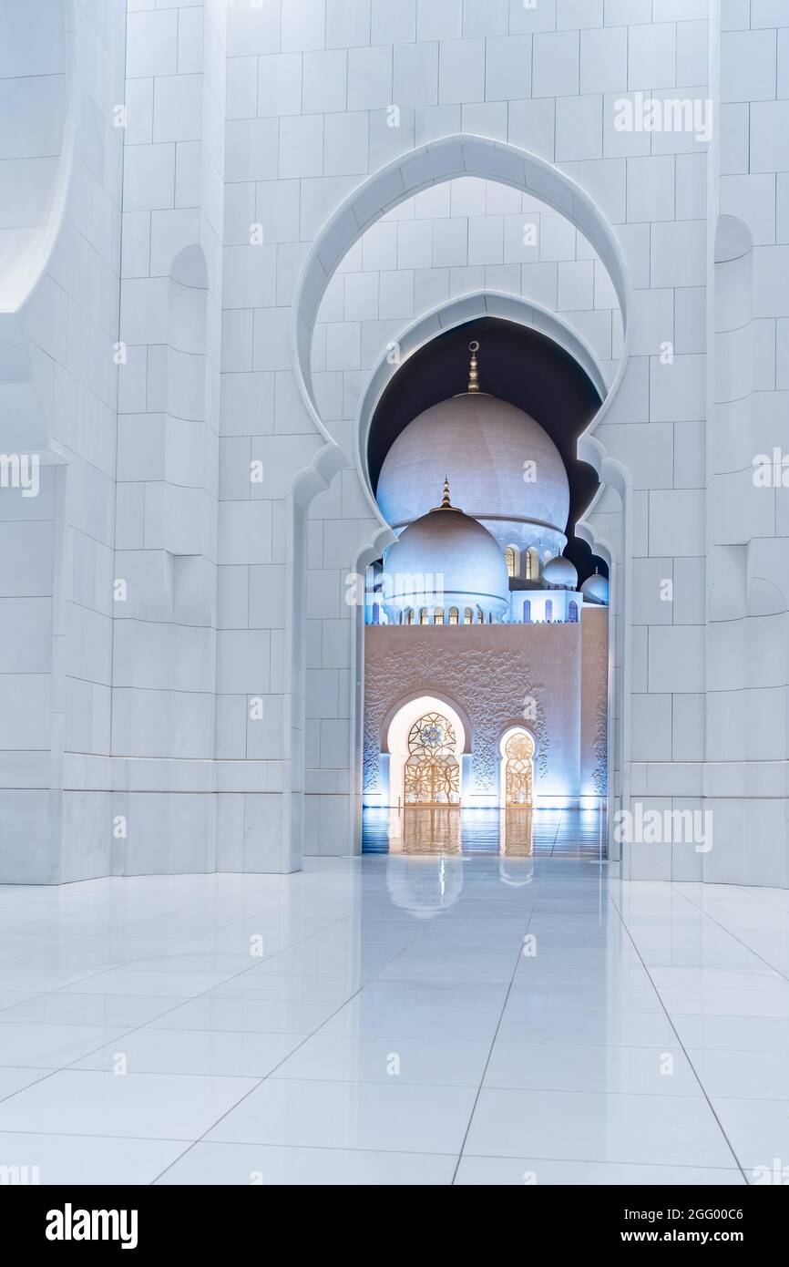 Wunderschöne Struktur der Zayed Moschee in Abu Dhabi, ein ikonisches Meisterwerk Stockfoto