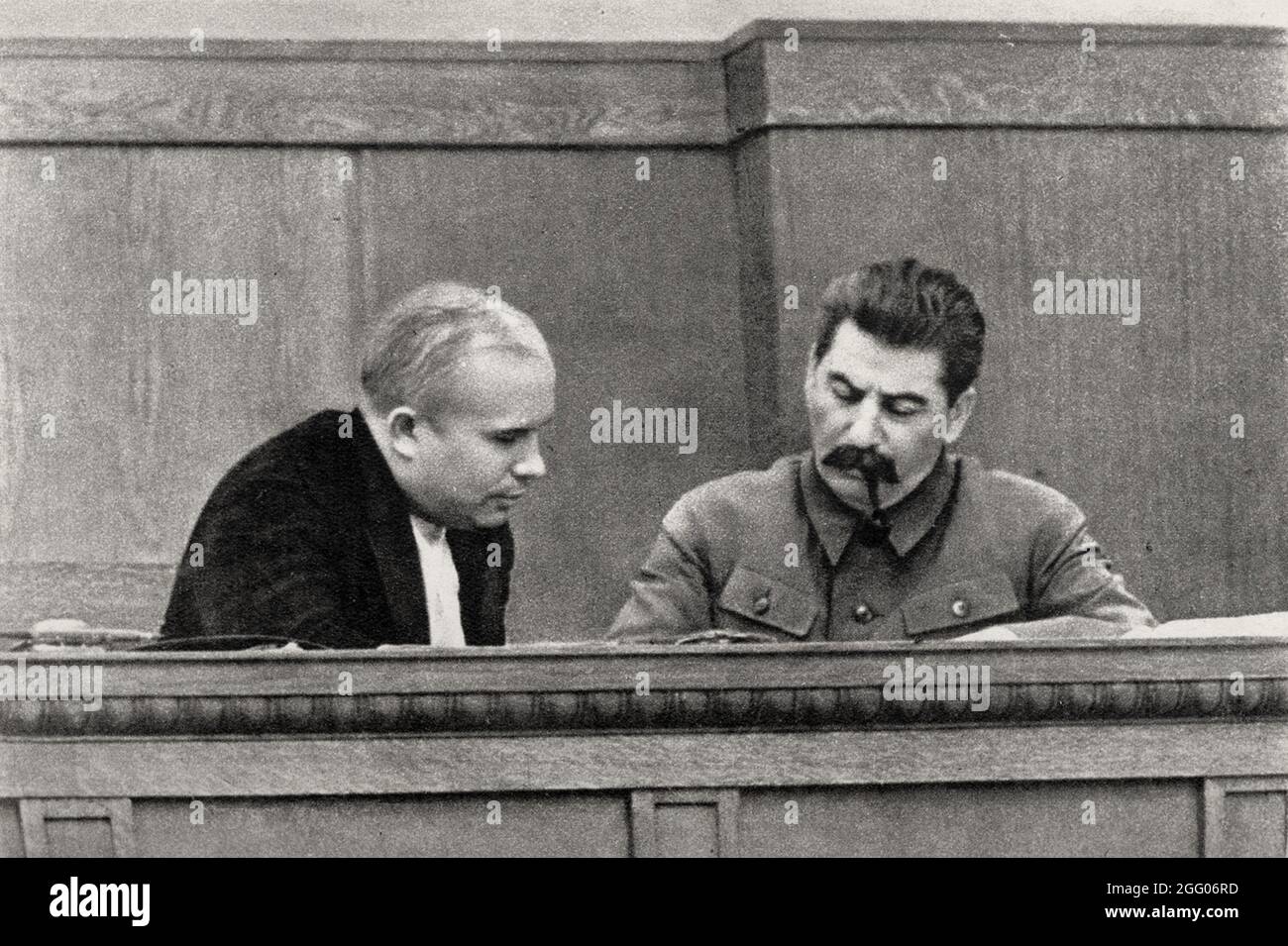 Joseph Stalin im Gespräch mit nikita chruschew Stockfoto