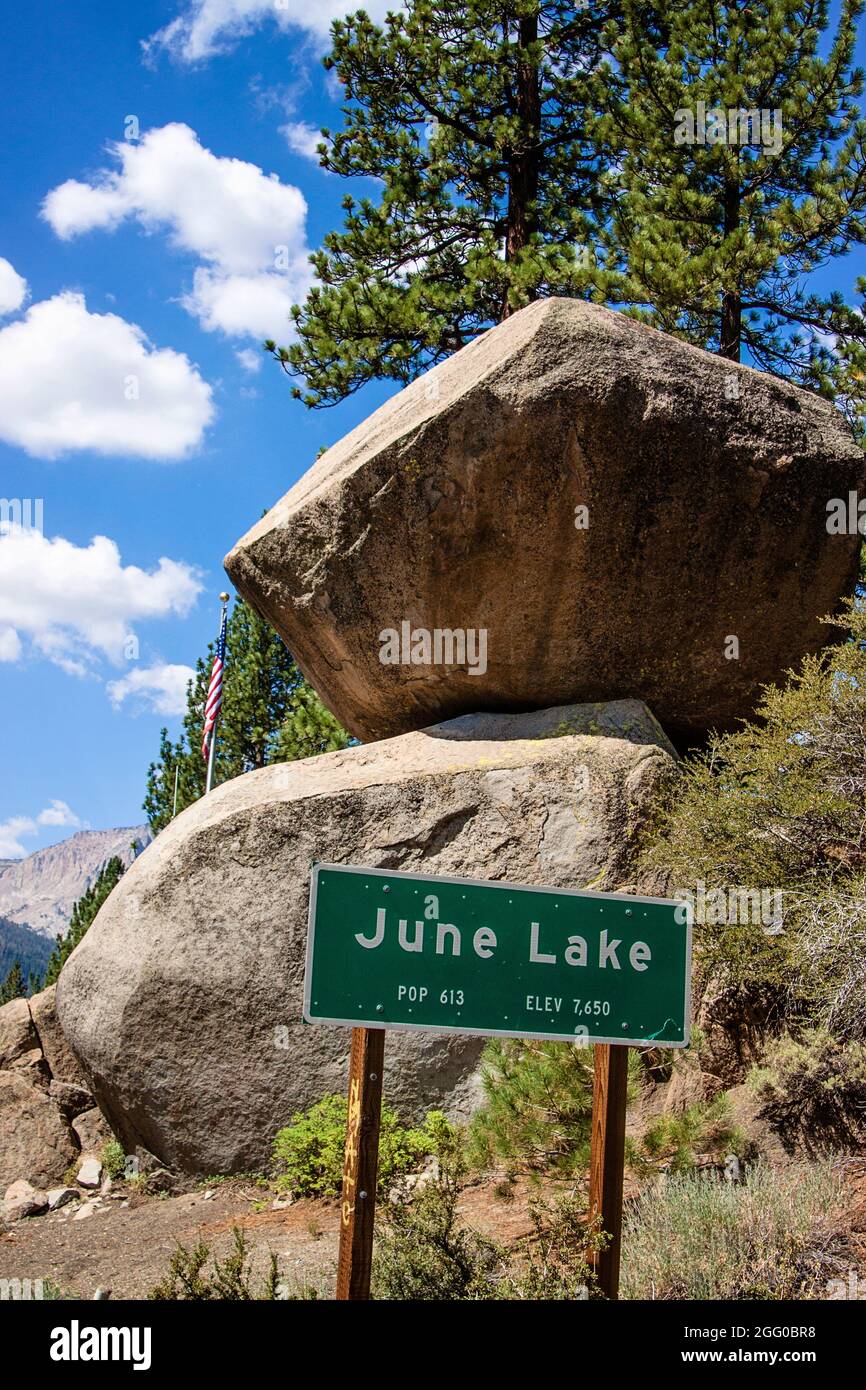 Big Rock | Boulder | Juni Lake | Willkommen | Mono County | High Sierras | Eastern Sierras | Naturfotografie | Willkommen bei | Bevölkerung | Landschaft Stockfoto