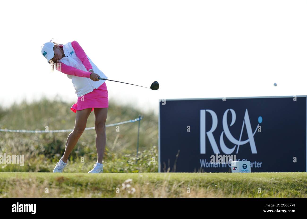 Annabell Fuller vom Team GB&I spielt vom 15. Abschlag während des Curtis Cup Day 2021 2 - Nachmittag Fourball's Foursoms im Conwy Golf Club, Conwy, Wales Stockfoto