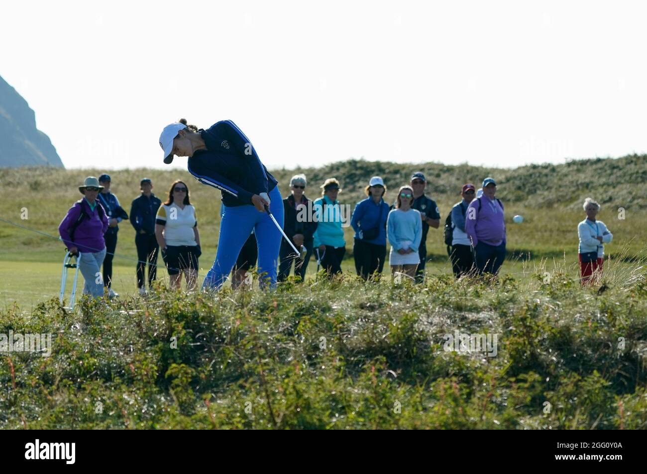 Rachel Heck vom US-Team spielt vom Rough während des Curtis Cup Day 2 am Nachmittag 2021 im Conwy Golf Club, Conwy, Wales am 27/8 Stockfoto