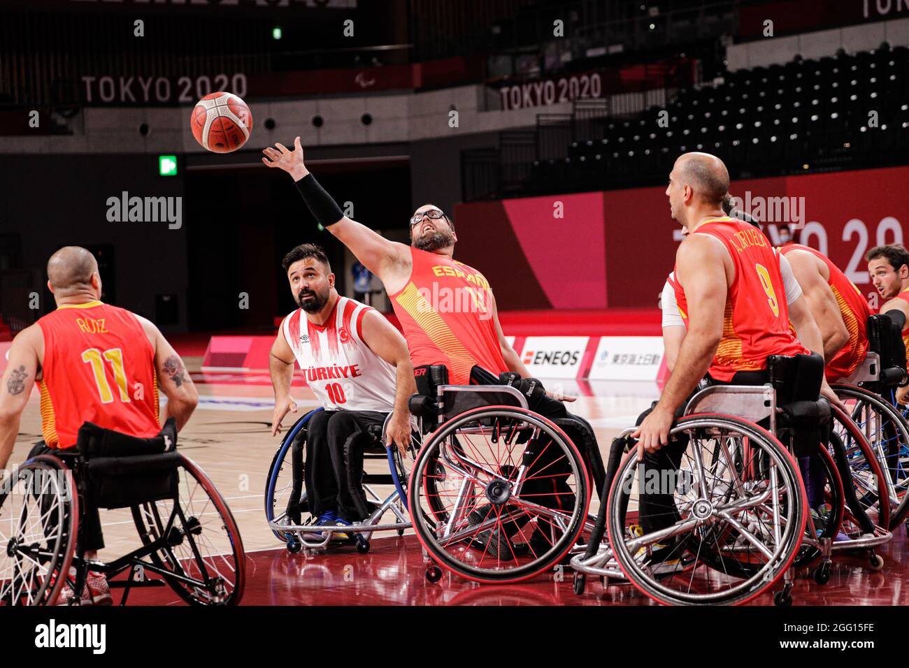 Tokio, Japan, 28. August 2021, Tokio 2020 Paralympische Spiele, Rollstuhlbabball. Spanien gegen Türkei. GARCIA PEREIRO Asier, AR Ismail Stockfoto