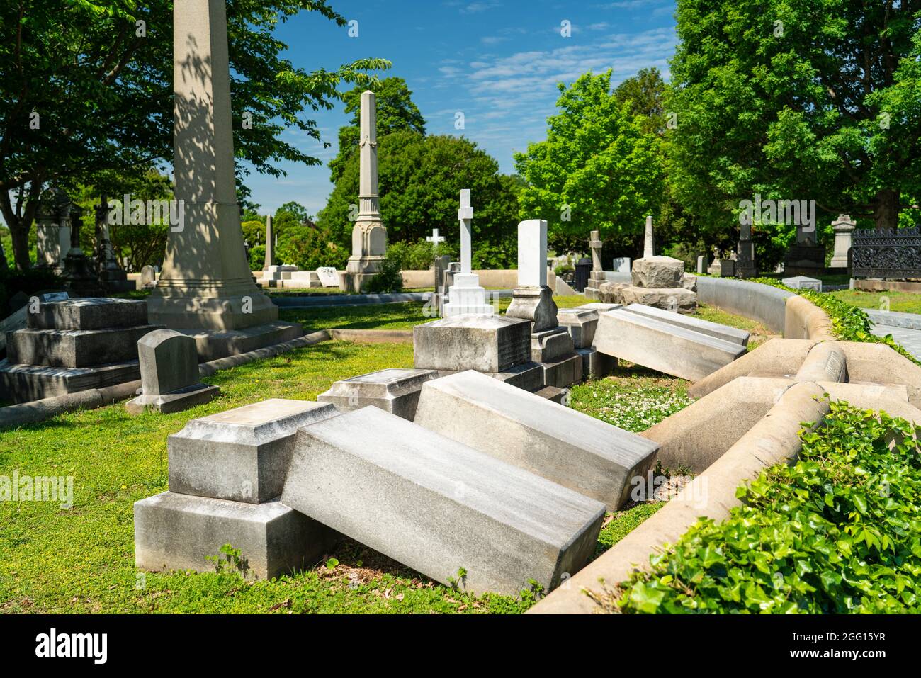 Vandalismus auf dem Hollywood Cemetery in Richmond, Virginia ab März 2021. Stockfoto