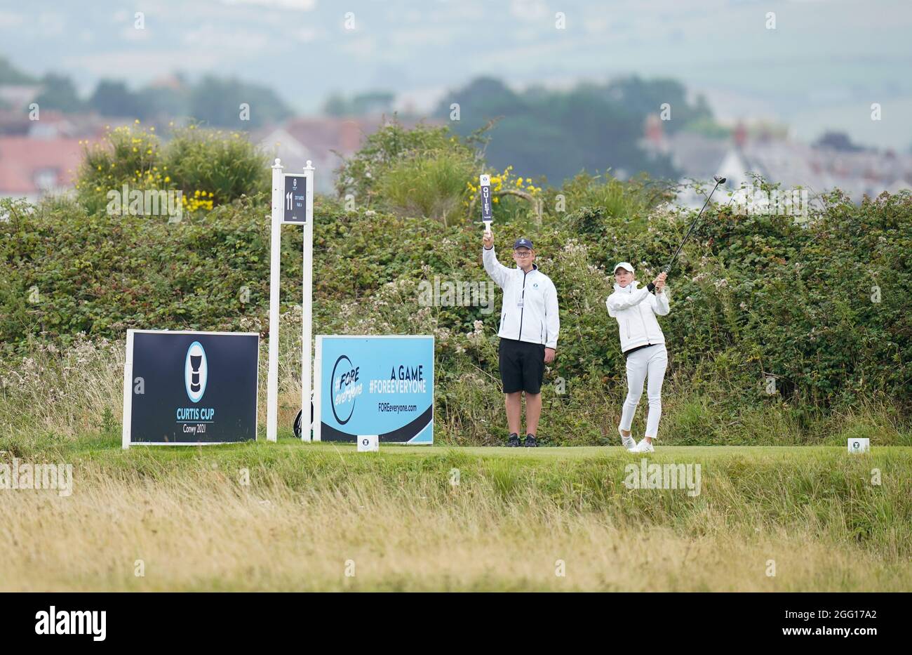Annabell Fuller von Team GB&I spielt vom 2021. Abschlag während des Curtis Cup 26 Tag 1 - Morning Foursome im Conwy Golf Club, Conwy, Wales am 8/21 . Stockfoto