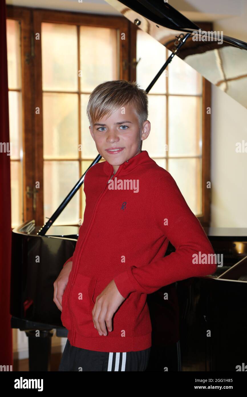 Phil Schaller bei den Proben zur 4. Windflüchter Charity Gala zu Gunsten der Stiftung ‚Betroffen‘ im Carl-Wilhelm-Scheele-Saal – HOTEL SCHEELEHOF.Stra Stockfoto