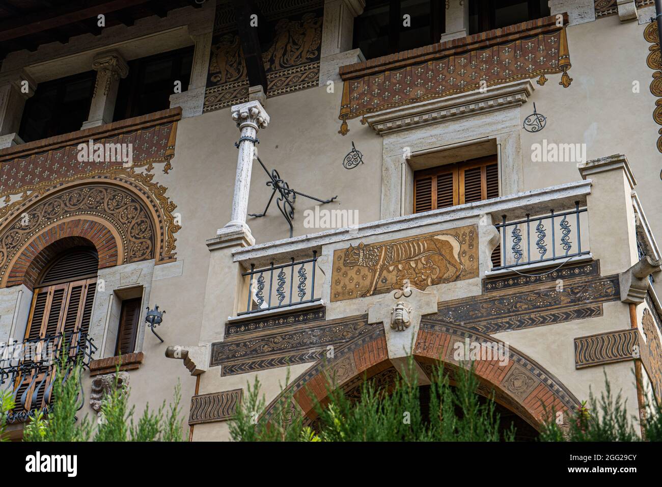 Rom-Coppede. Fresken an den Wänden der Villa Villino Delle Fate im italienischen Jugendstil Stockfoto