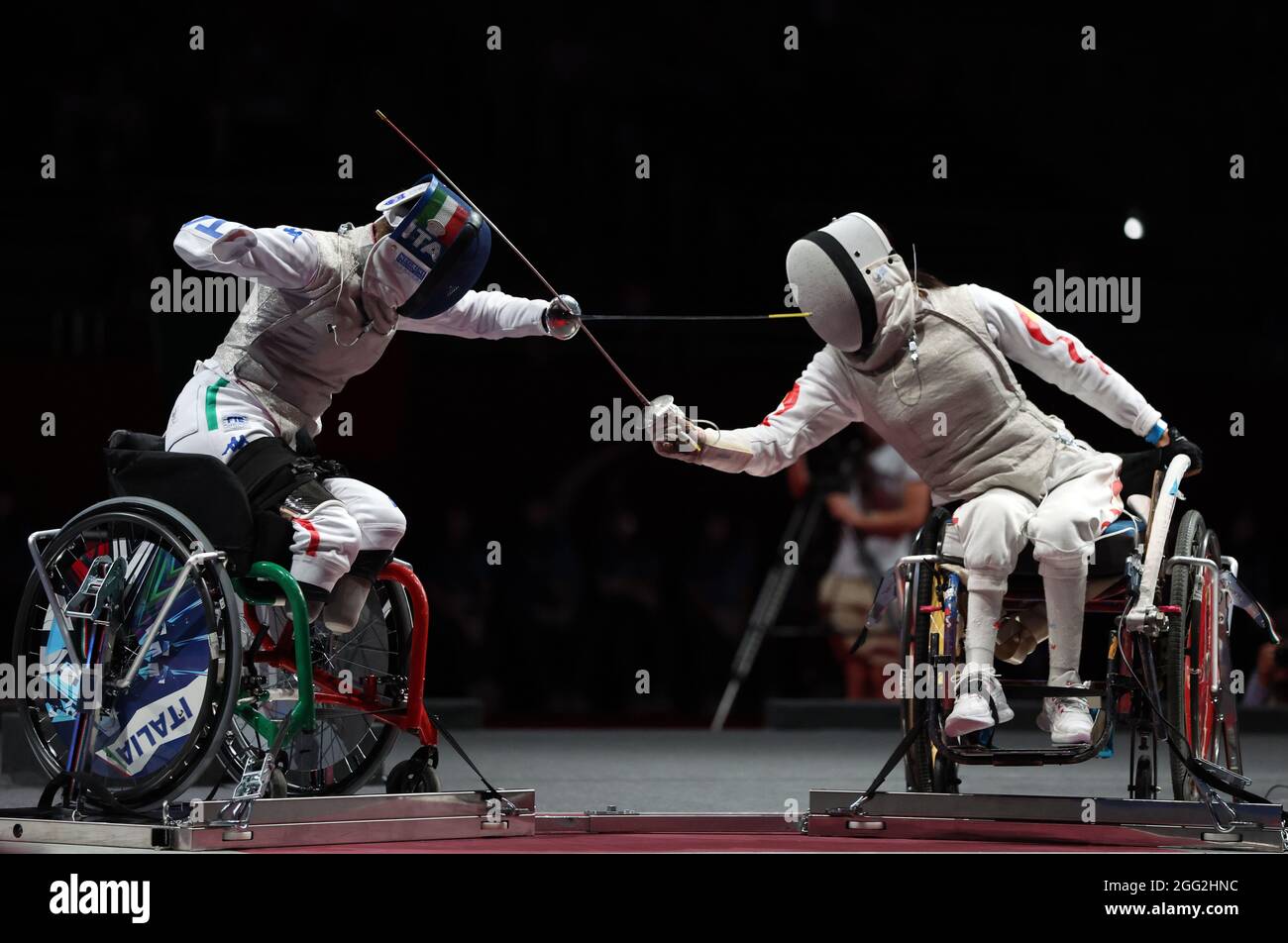 Paralympische Spiele 2020 in Tokio - Rollstuhlgefechten -  Frauen-Folienindividuelle - Goldmedaillenpreis der Kategorie B - Makuhari  Messe Halle B, Chiba, Japan - 28. August 2021. Beatrice Maria Vio aus  Italien im Kampf