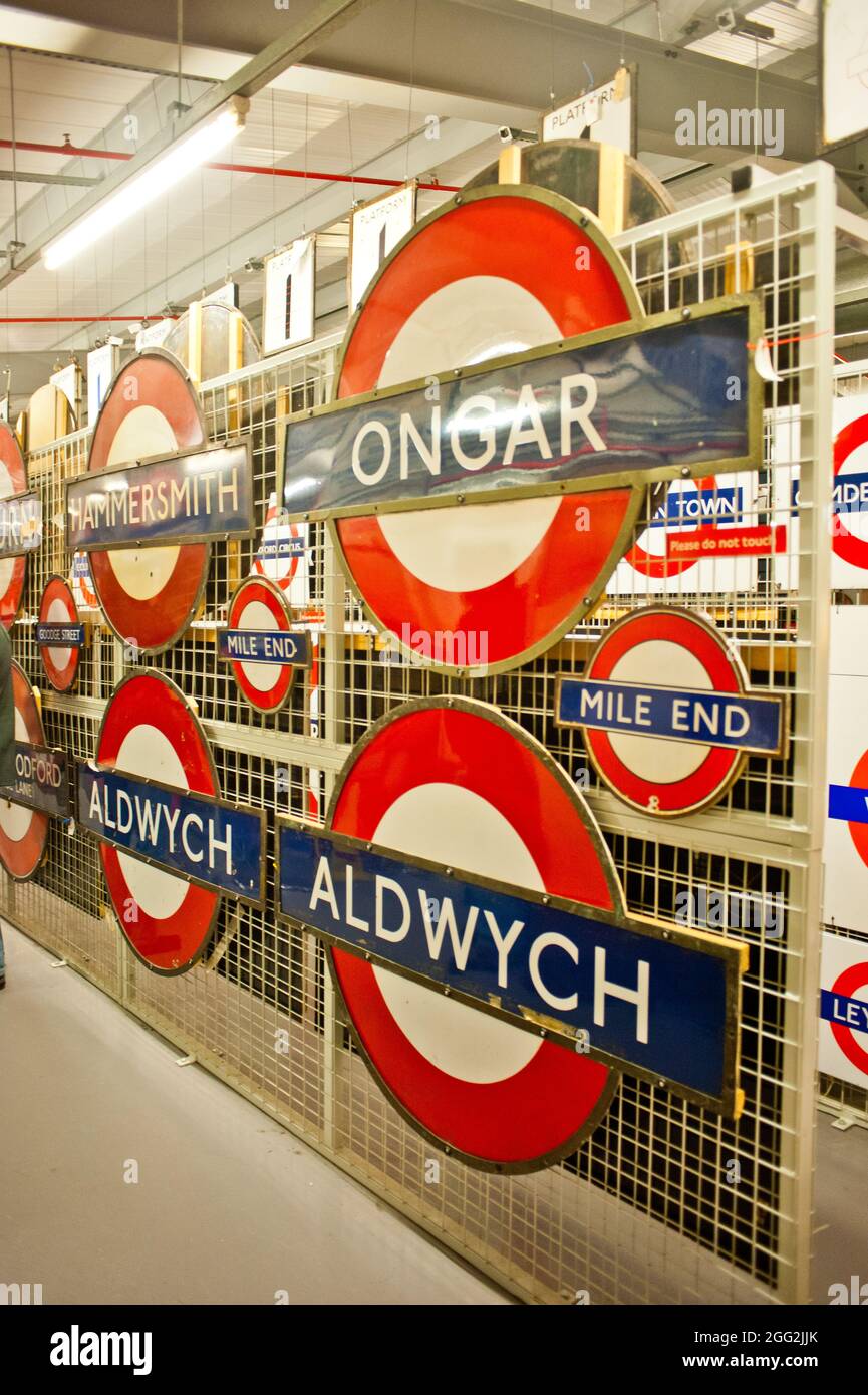 Transport Museum, Acton Town, Underground Roundel Signs, London, England Stockfoto