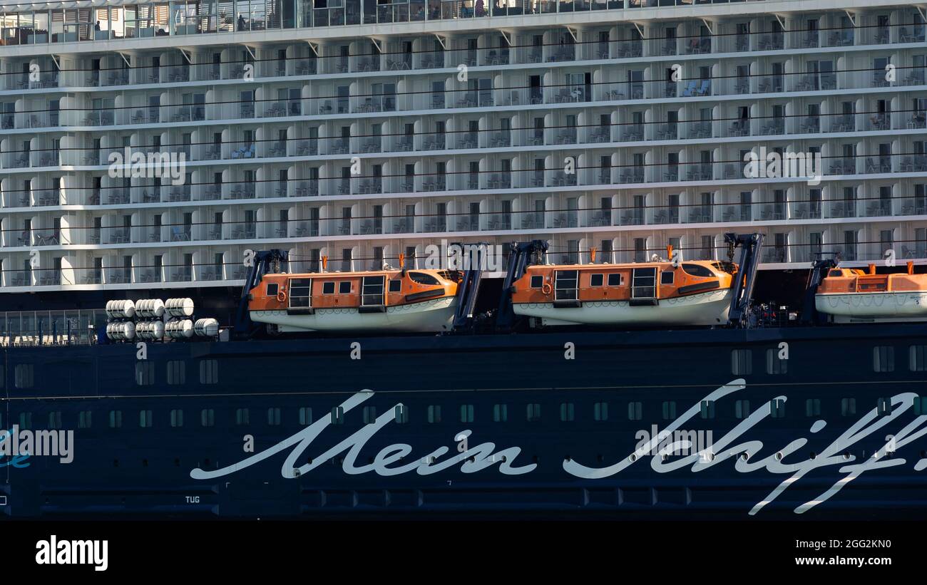 Heraklion, Griechenland - 20. August 2021 - die 'Mein Schiff 5' der Reederei 'TUI Cruises' im Hafen von Heraklion Stockfoto