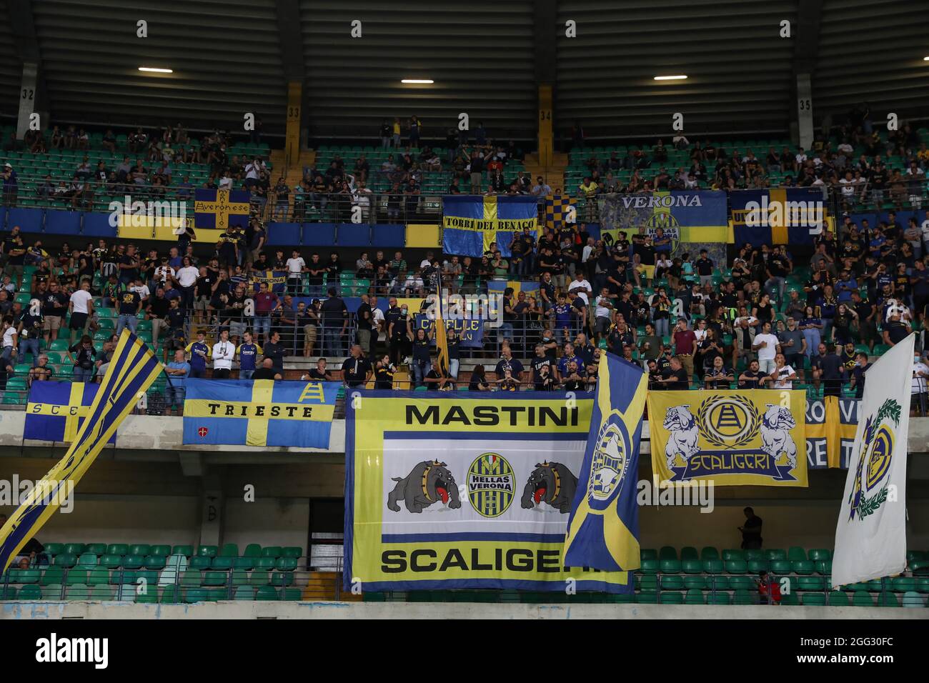 Verona Italien 27 August 2021 Hellas Verona Fans Wahrend Der Serie A Spiel Im Stadio Marcantonio Bentegodi Verona Bildnachweis Sollte Lauten Jonathan Moscrop Sportimage Stockfotografie Alamy