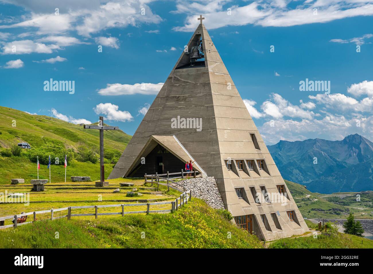 Ikonische Piramidkirche am Lac du Mont-Cenis Stockfoto