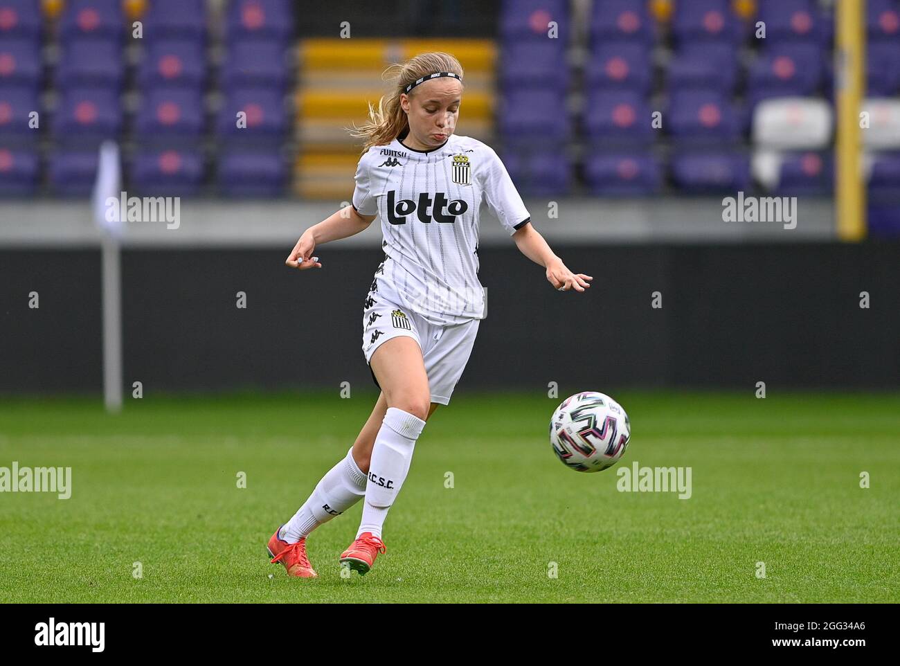 Charleroi's Lou Periquet in Aktion bei einem Fußballspiel zwischen RSC Anderlecht und Sporting Charleroi, am Samstag, den 28. August 202 in Brüssel Stockfoto