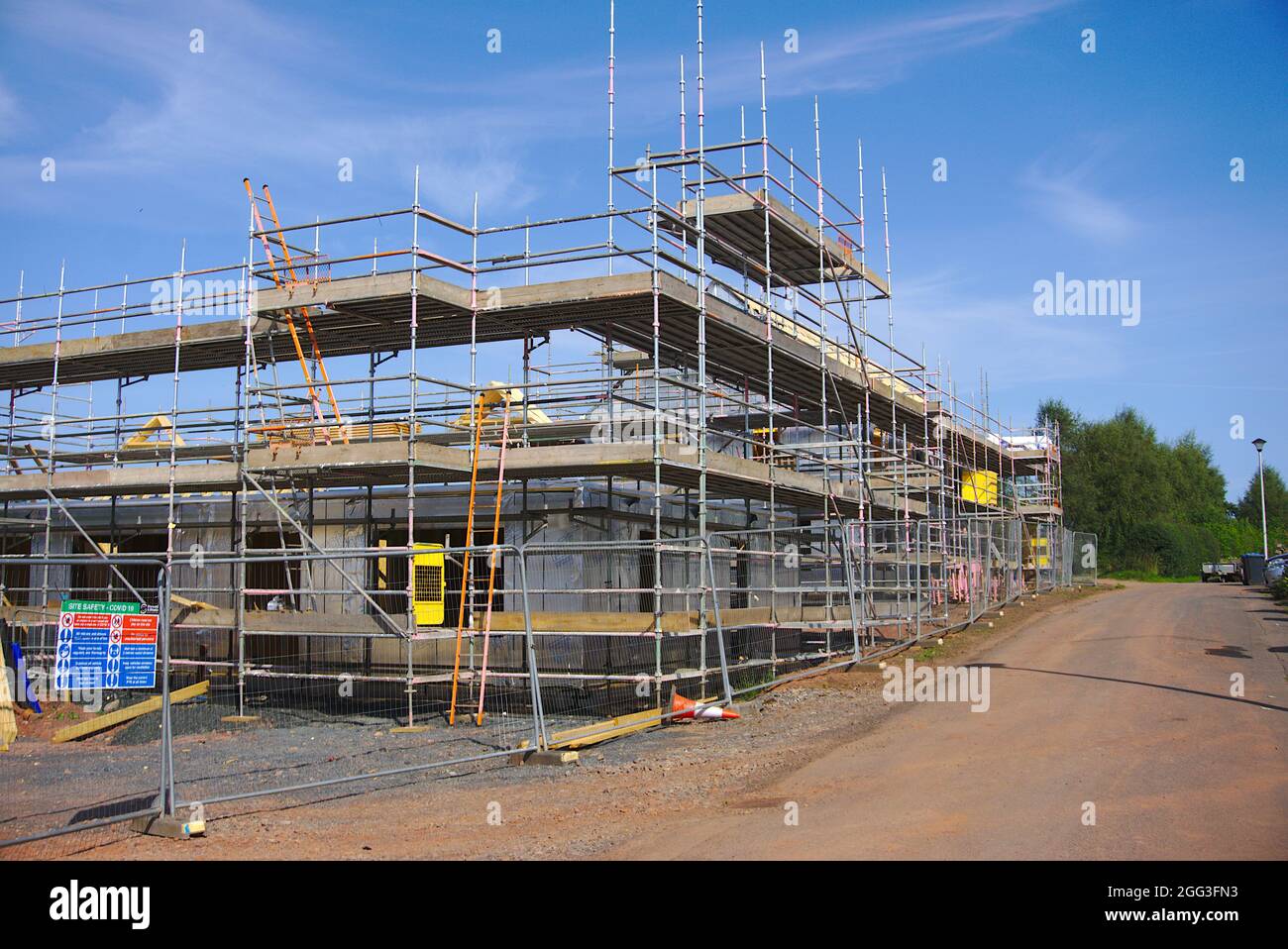 Gerüstbau einer Eildon Housing Baustelle in Edgar Road, Westruther, Berwickshire, Scottish Borders, Schottland, VEREINIGTES KÖNIGREICH. Stockfoto